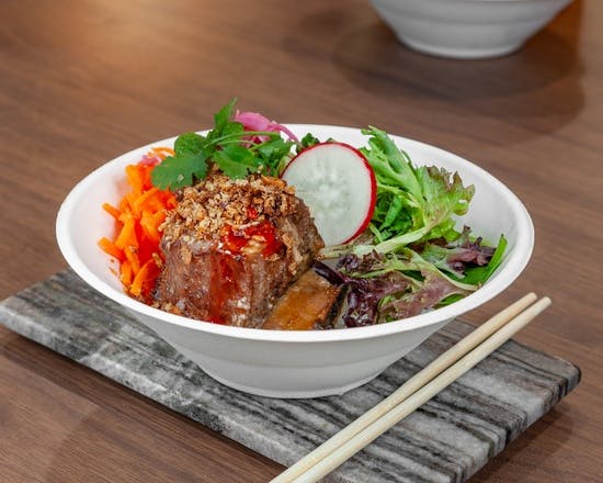 Twice-cooked brisket beef on rice served with cabbage pickle, mixed salad, cucumber, herbs, chilli and sesame chilli sauce (mild spicy sauce).